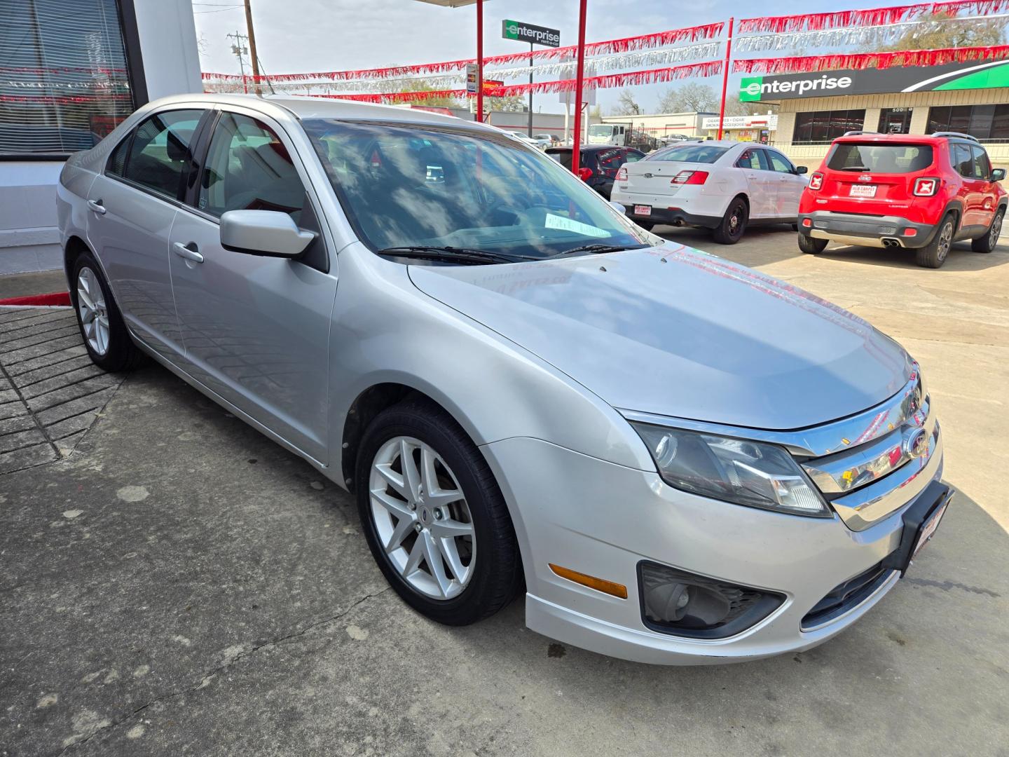 2011 SILVER Ford Fusion (3FAHP0HA6BR) with an 2.5L I4 F DOHC 16V engine, Automatic transmission, located at 503 West Court, Seguin, TX, 78155, (830) 379-3373, 29.568621, -97.969803 - Photo#1